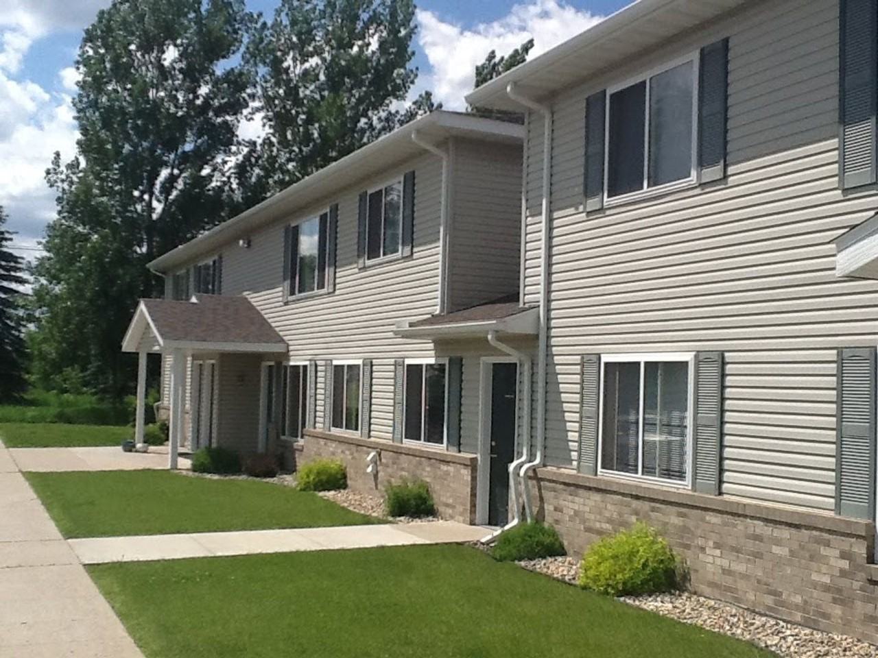 Dakota's Edge Townhomes Apartments 902 8th Ave S, Wahpeton, ND 58075