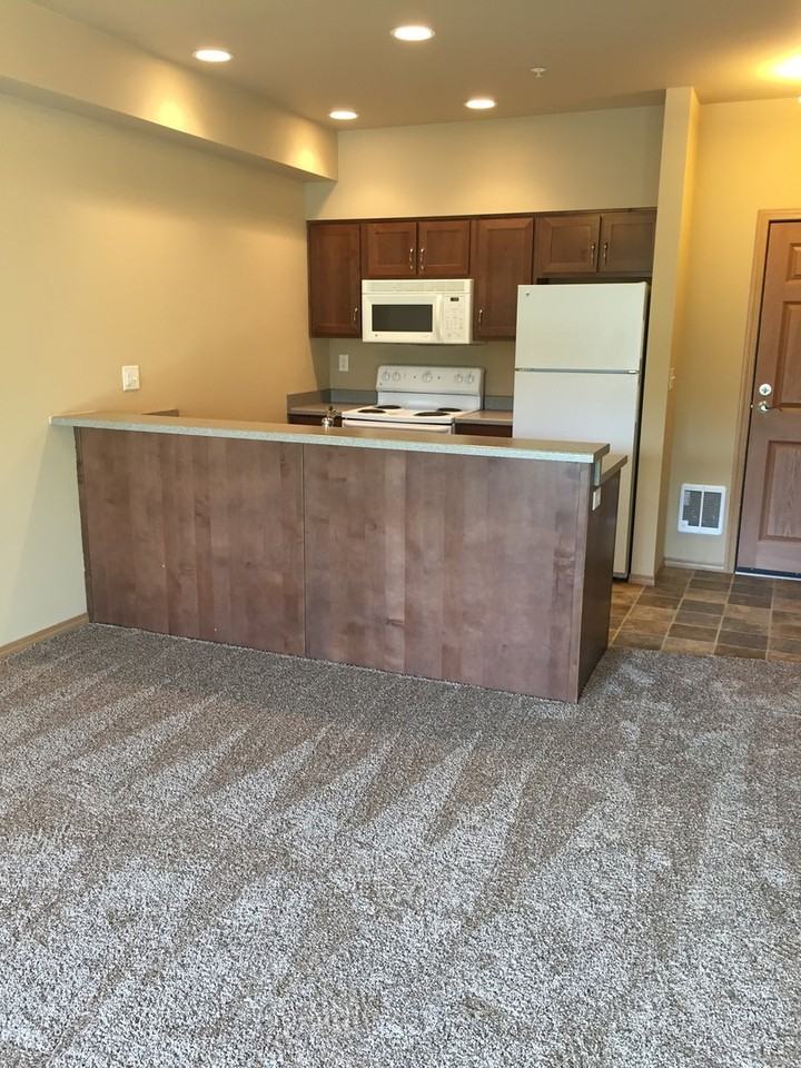 McKenzie Square Apartments - Photo 7 of 14