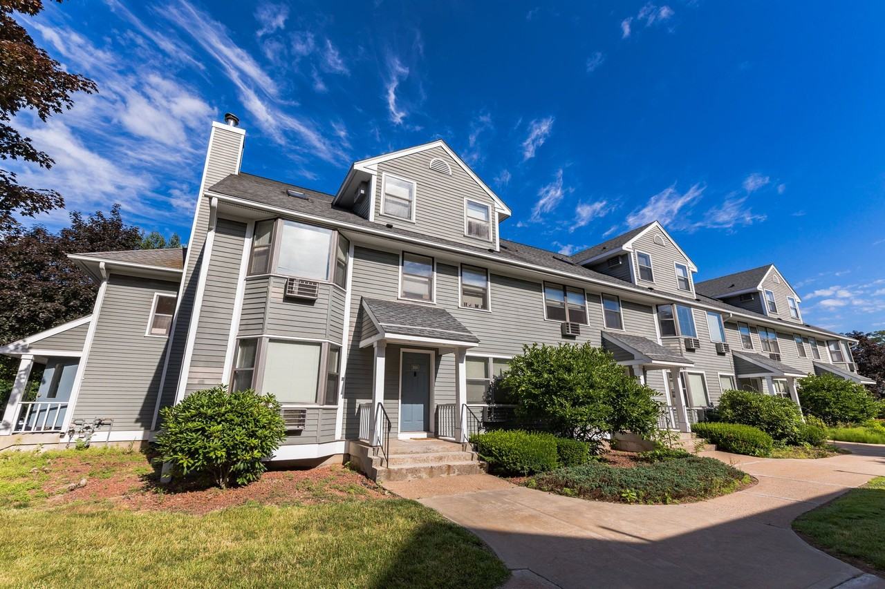 Eagle Rock Apartments at Enfield 1 Gatewood Dr, Enfield, CT 06082