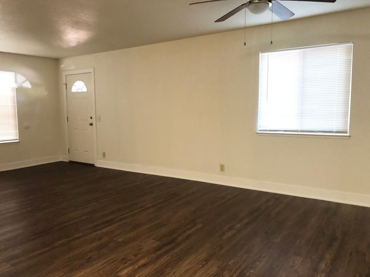 4 Lanterns - Photo 3 of 9