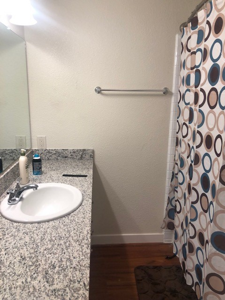 4 Lanterns - Photo 5 of 9