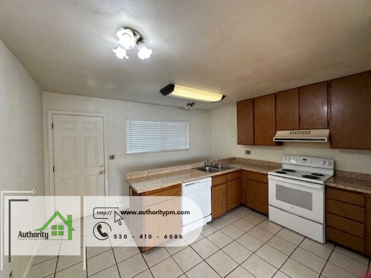 2092 Rosamond Ave - Photo 3 of 5