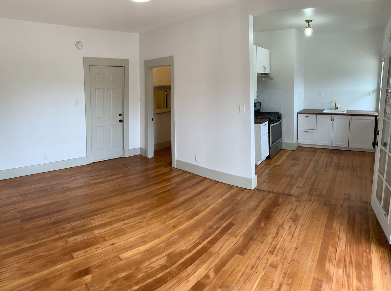 Charming Living in Historic West Adams at 1906 Cimarron Street - Photo 3 of 11