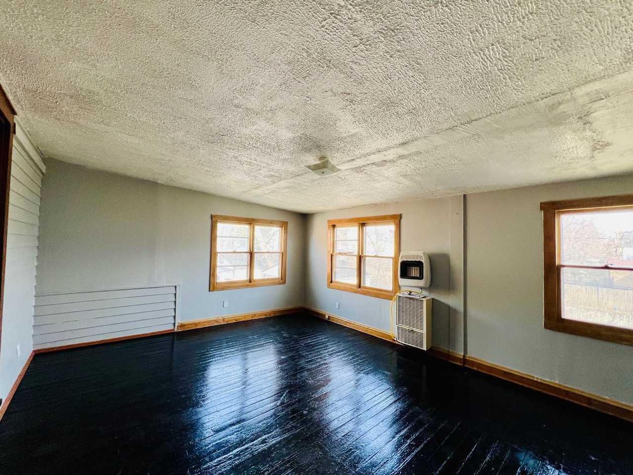 4265 E 128th St, Cleveland, OH 44105 - Photo 2 of 19