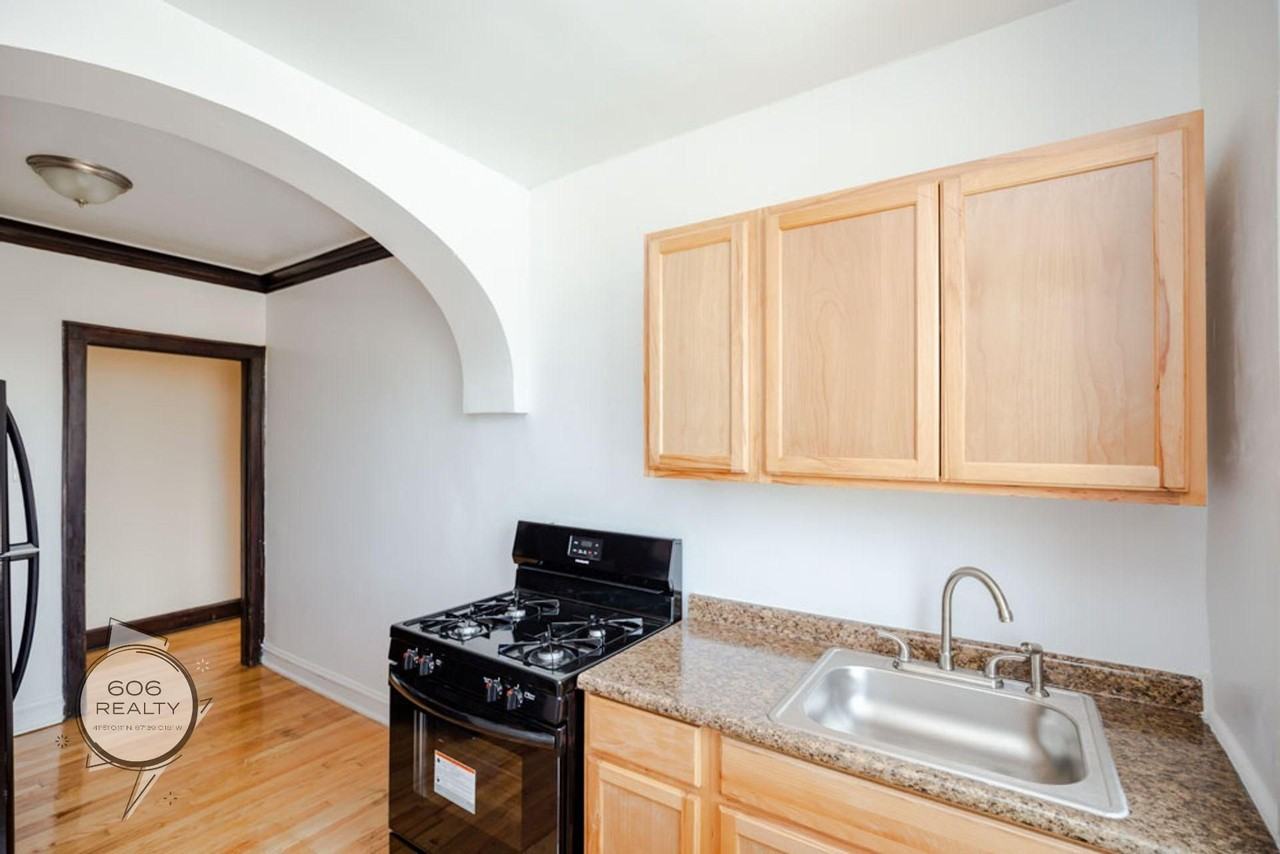 2107 Grove 104 - Photo 3 of 13