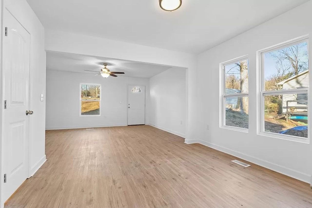 MOVE IN SPECIAL!! 1/2 OFF FIRST MONTHS RENT!!Gorgeous New Build 2 bedroom 1.5 bath - Photo 3 of 12