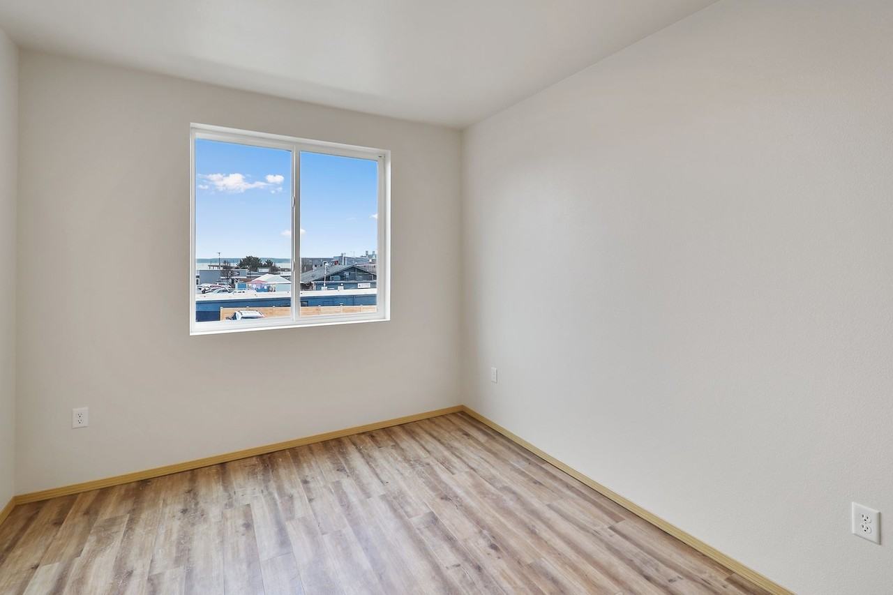 435 Se Barrington Dr #304 - Photo 4 of 6