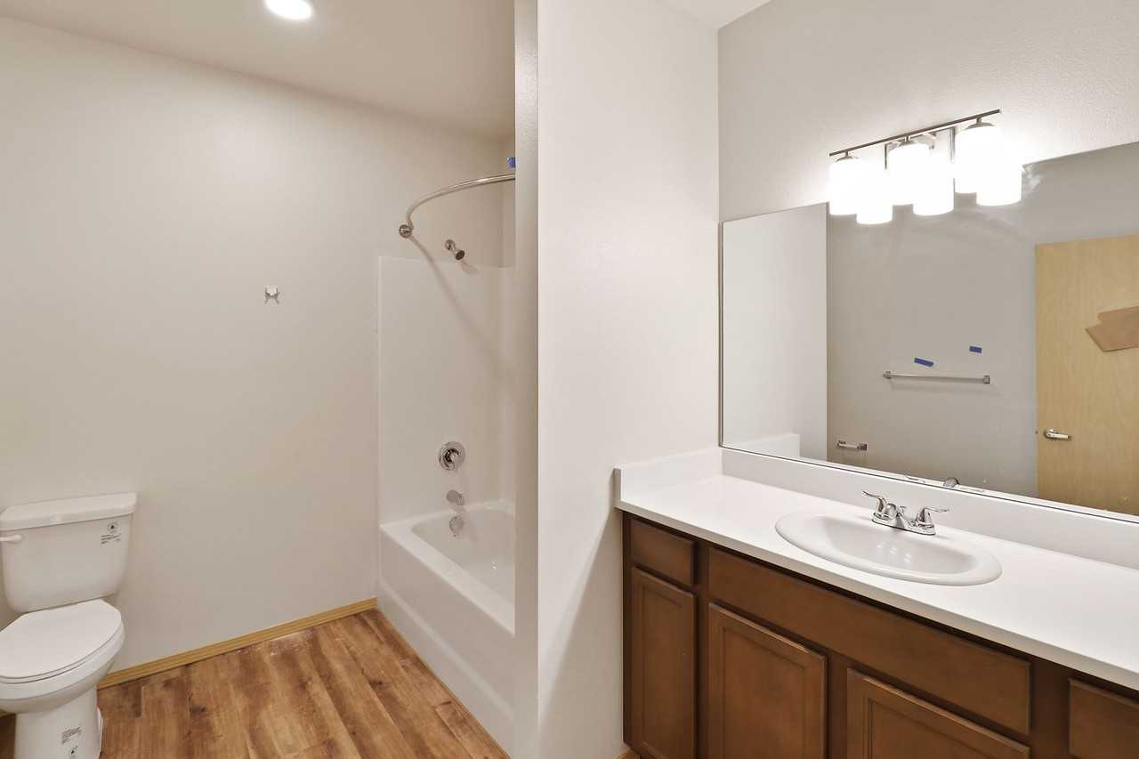 435 Se Barrington Dr #304 - Photo 5 of 6