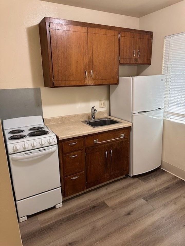 Preleasing for Summer - Photo 3 of 6