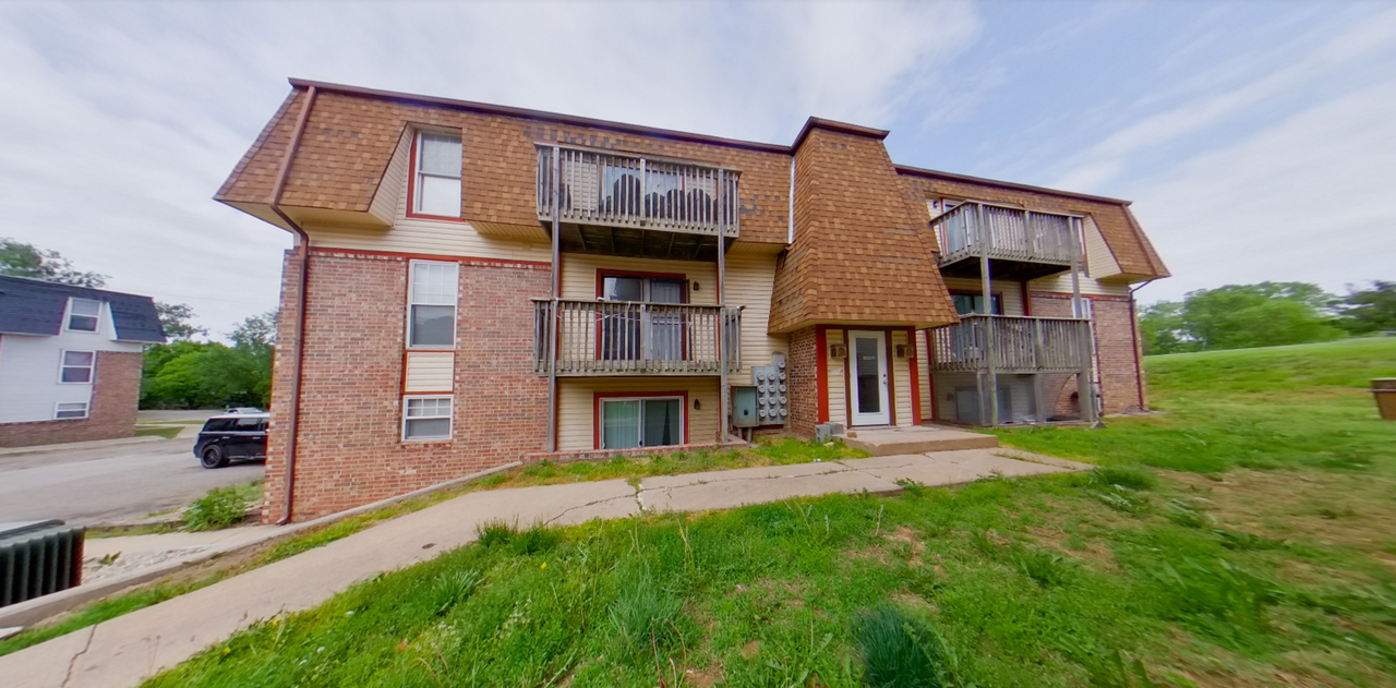 713 Dondee Dr - Photo 2 of 4