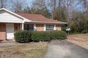 featured image of 1367 Hampton Dr