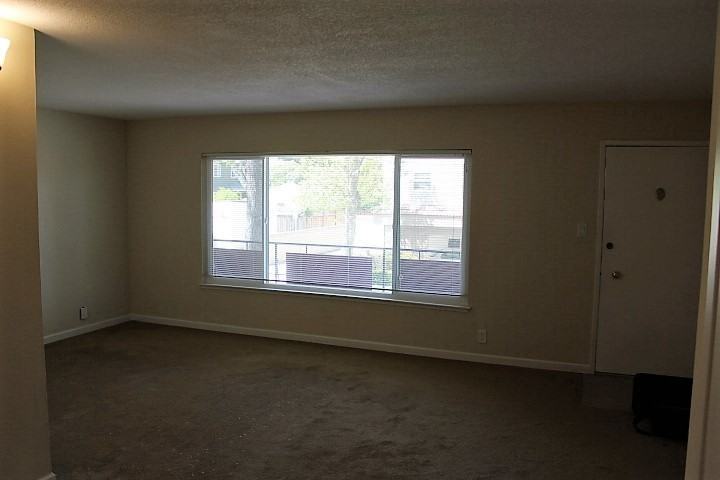 1501 Carmelita Ave - Photo 5 of 16