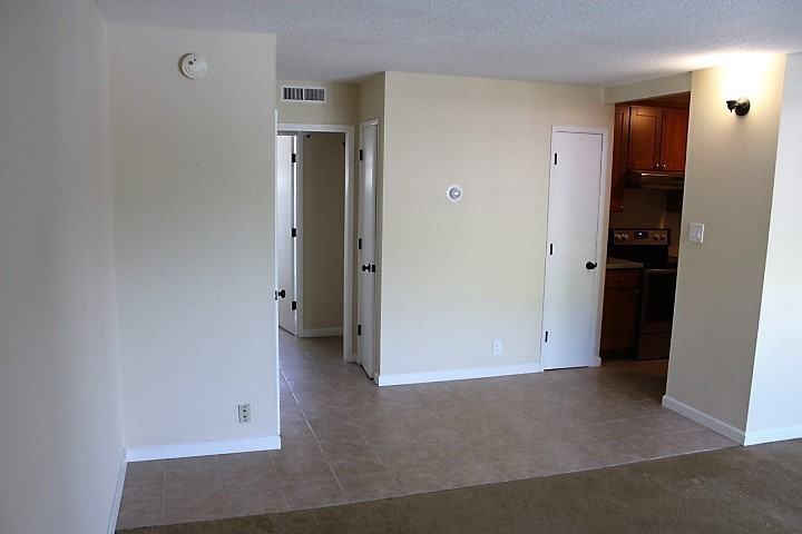 1501 Carmelita Ave - Photo 6 of 16