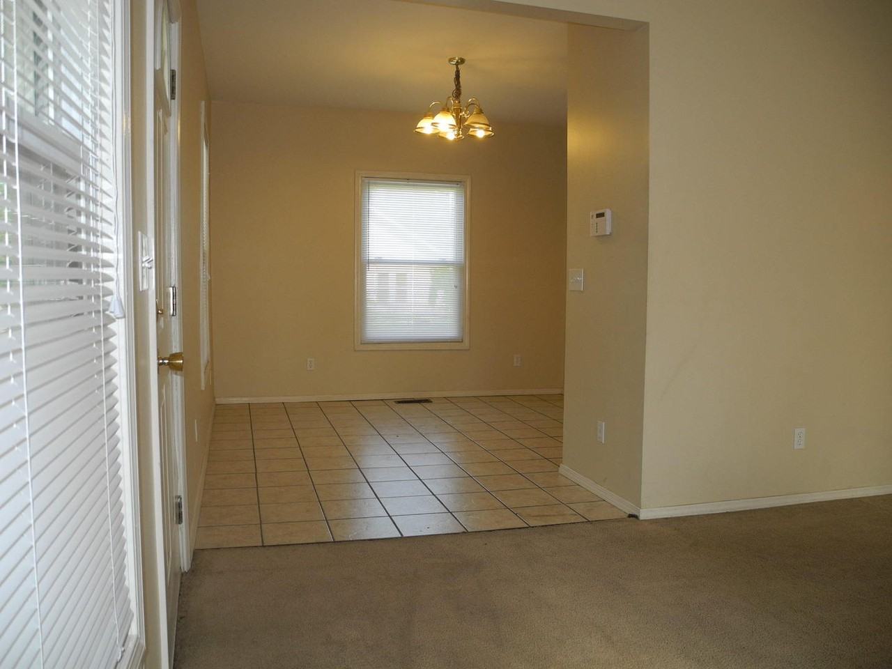 806 W Sycamore - Photo 3 of 11