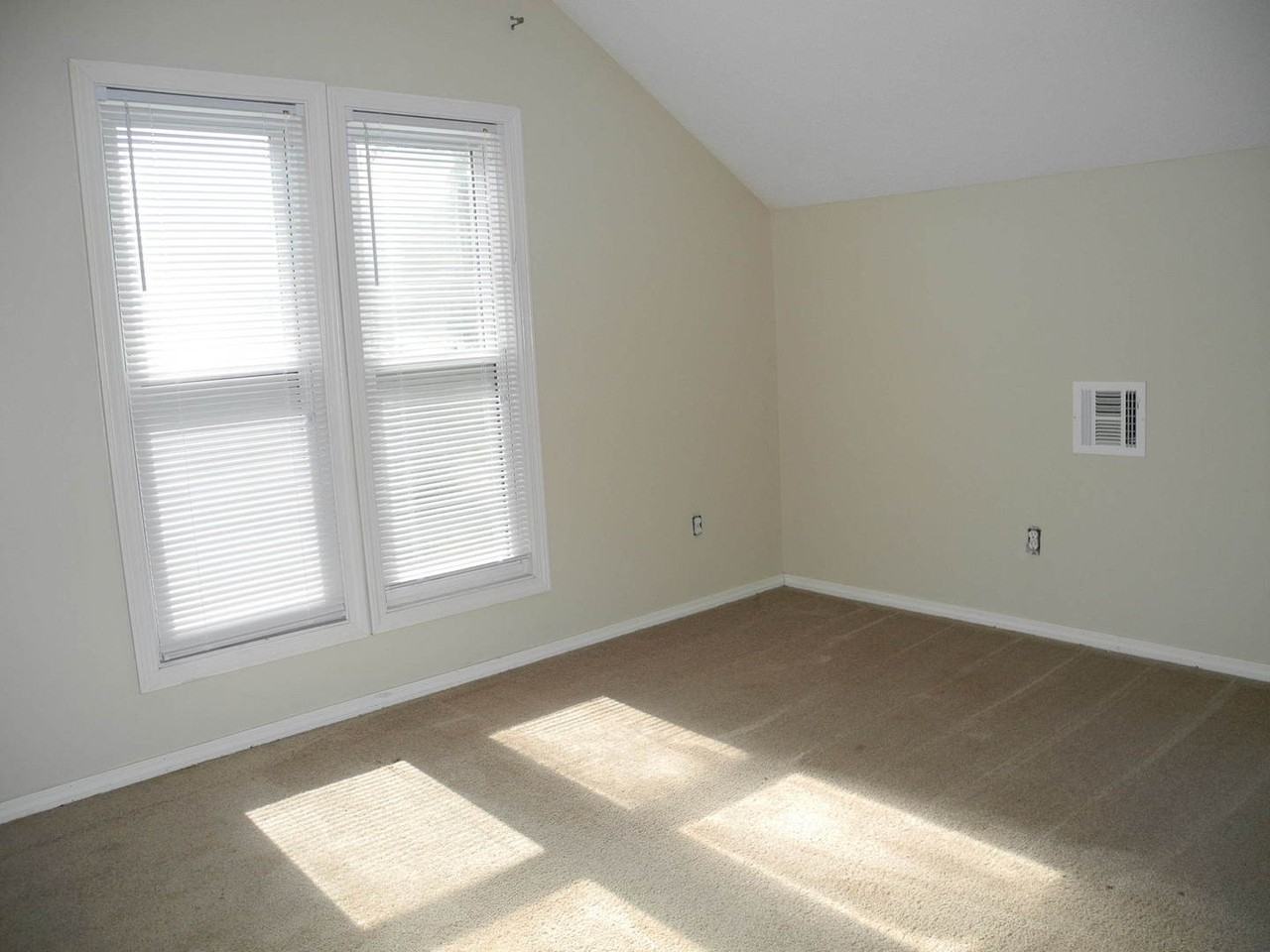 806 W Sycamore - Photo 7 of 11