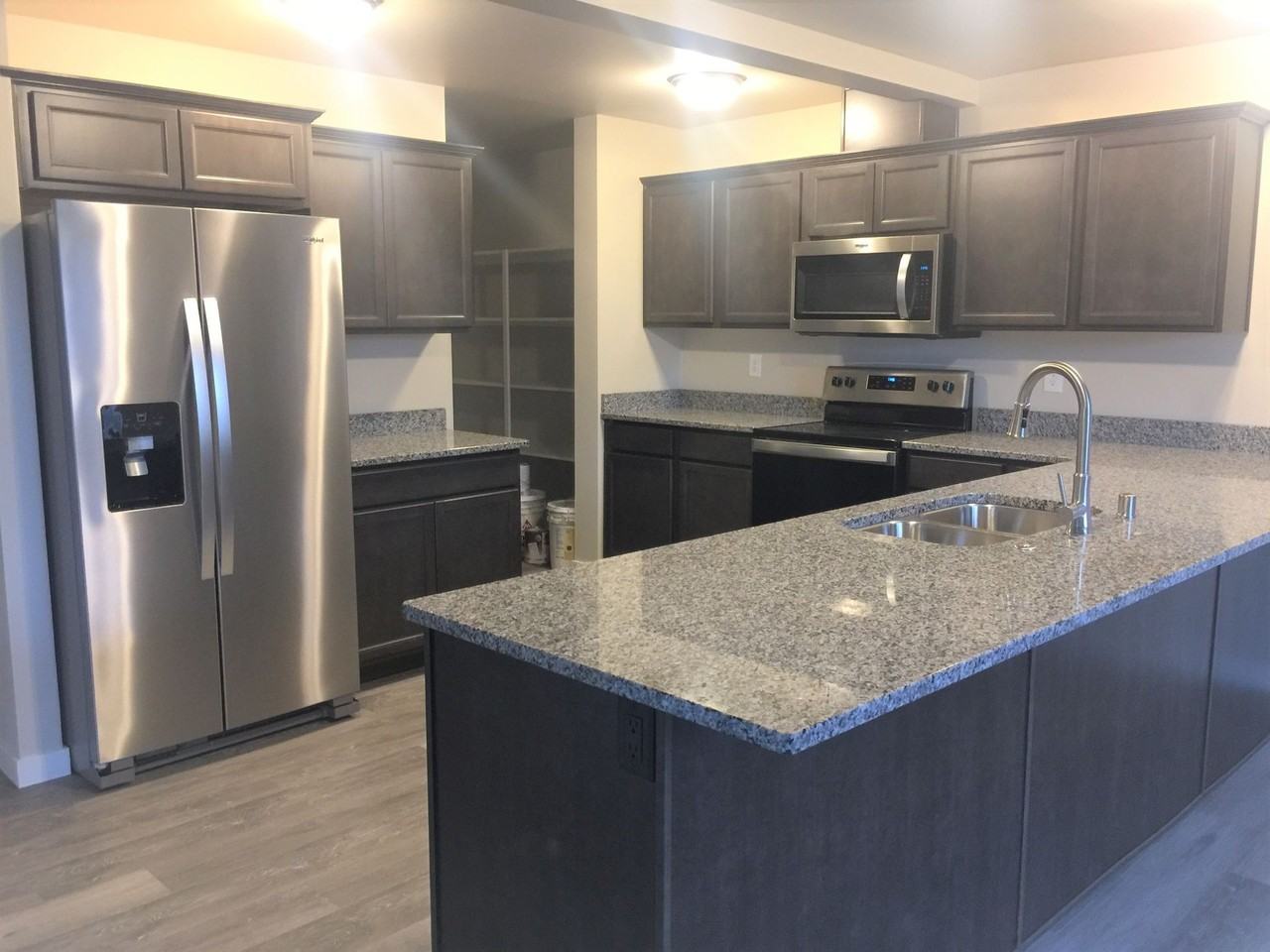 1021 Newell St - Photo 3 of 36