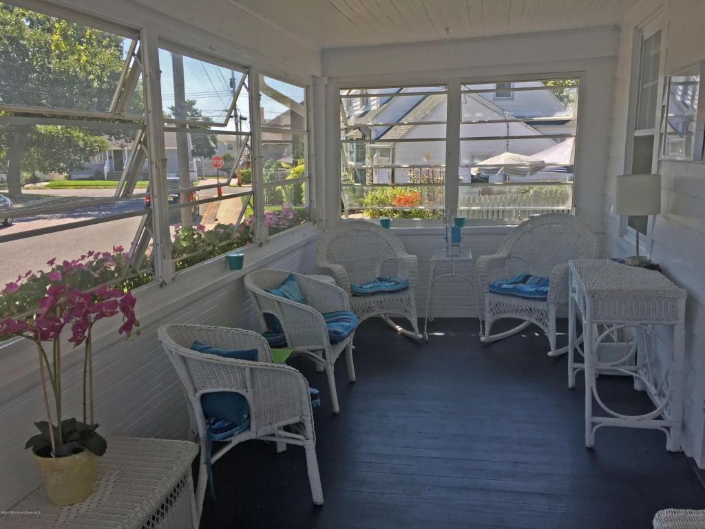 1823 Greenwood Terrace - Photo 3 of 14