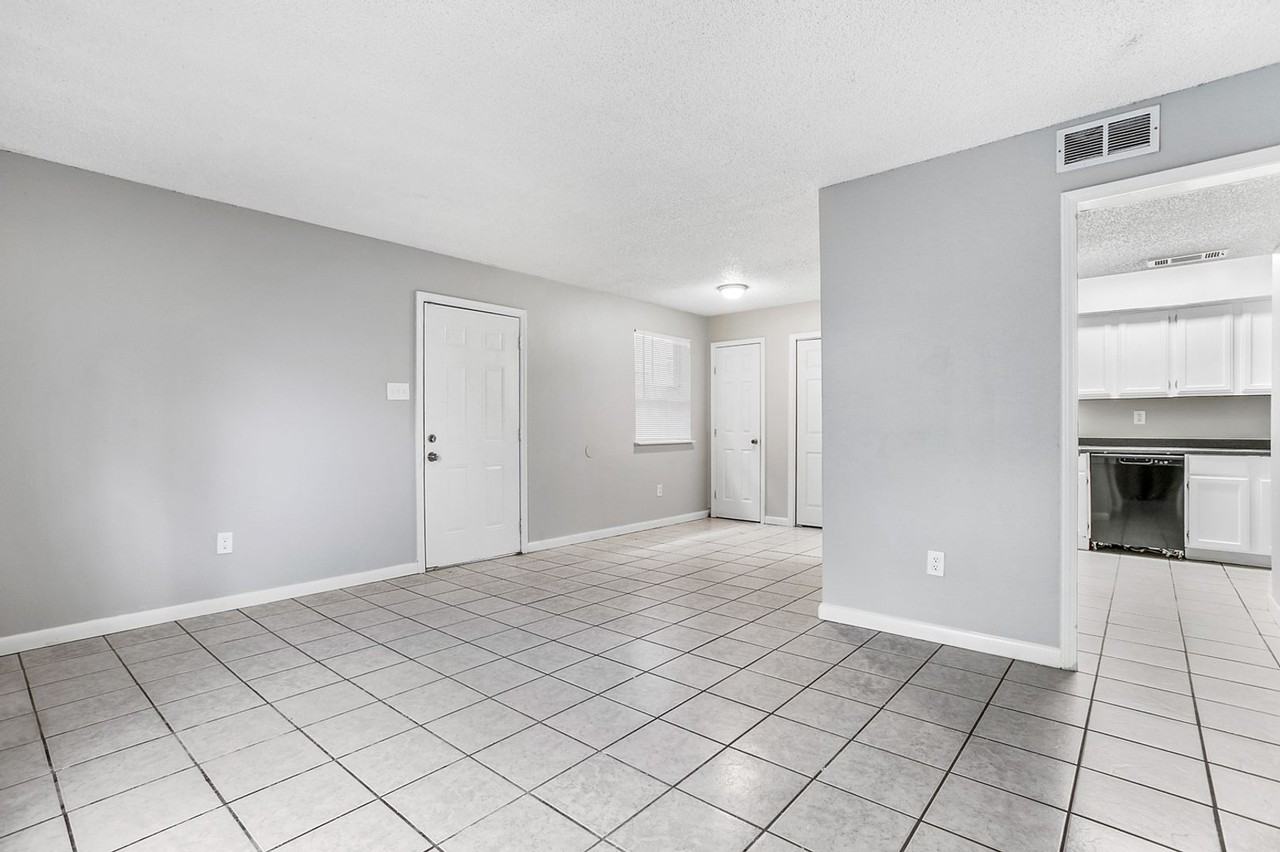 308 Ruby St. - Photo 3 of 10