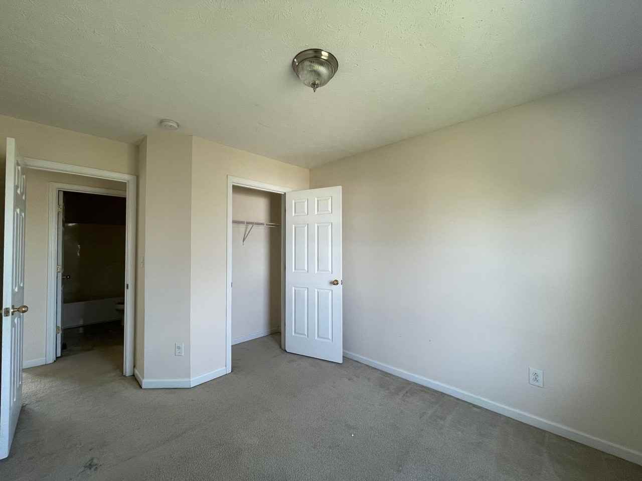 284/286 April way - Photo 3 of 8