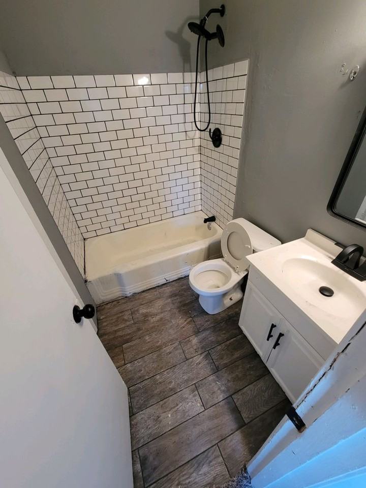 2900 Orville Ave - Photo 3 of 8