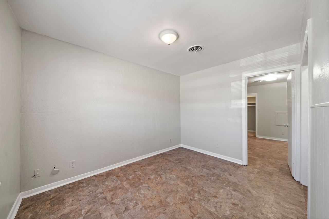 311 9th St N - Photo 4 of 18