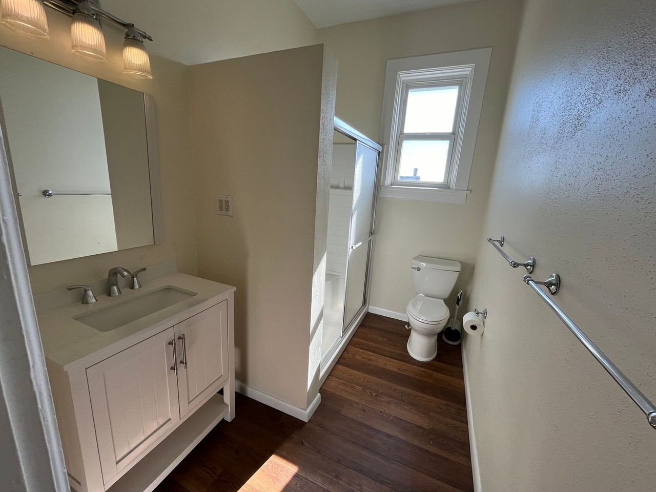 539 E 6th St - Photo 6 of 7