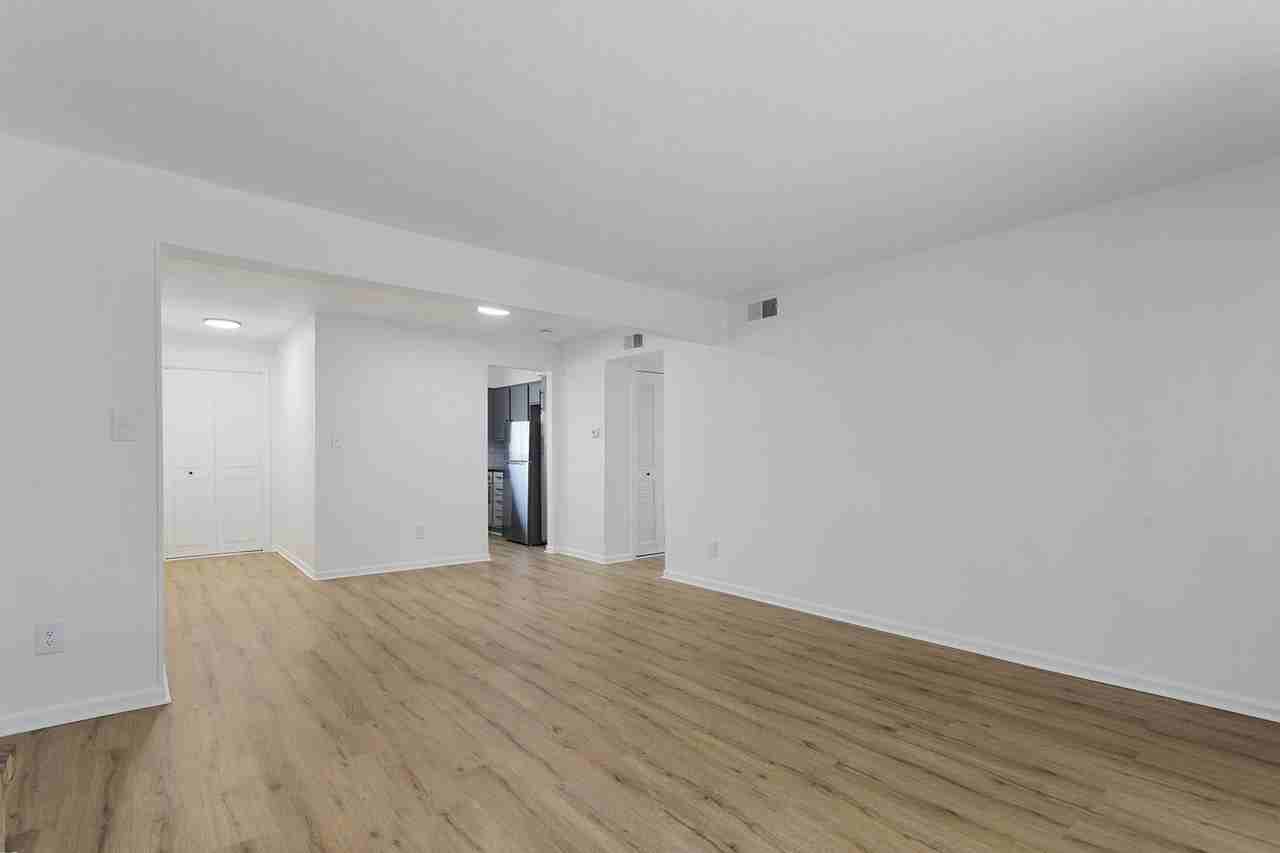 Thousand Oaks Apartments - Photo 5 of 49