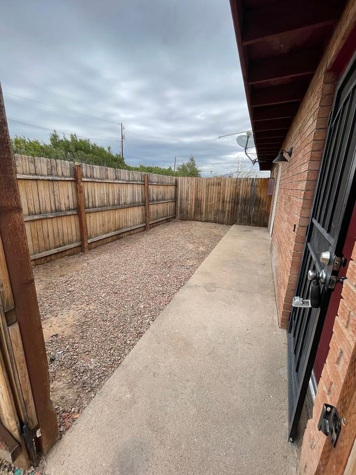 3062 N Edith Blvd - Photo 2 of 10