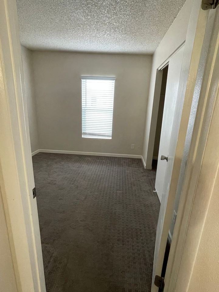 3062 N Edith Blvd - Photo 5 of 10