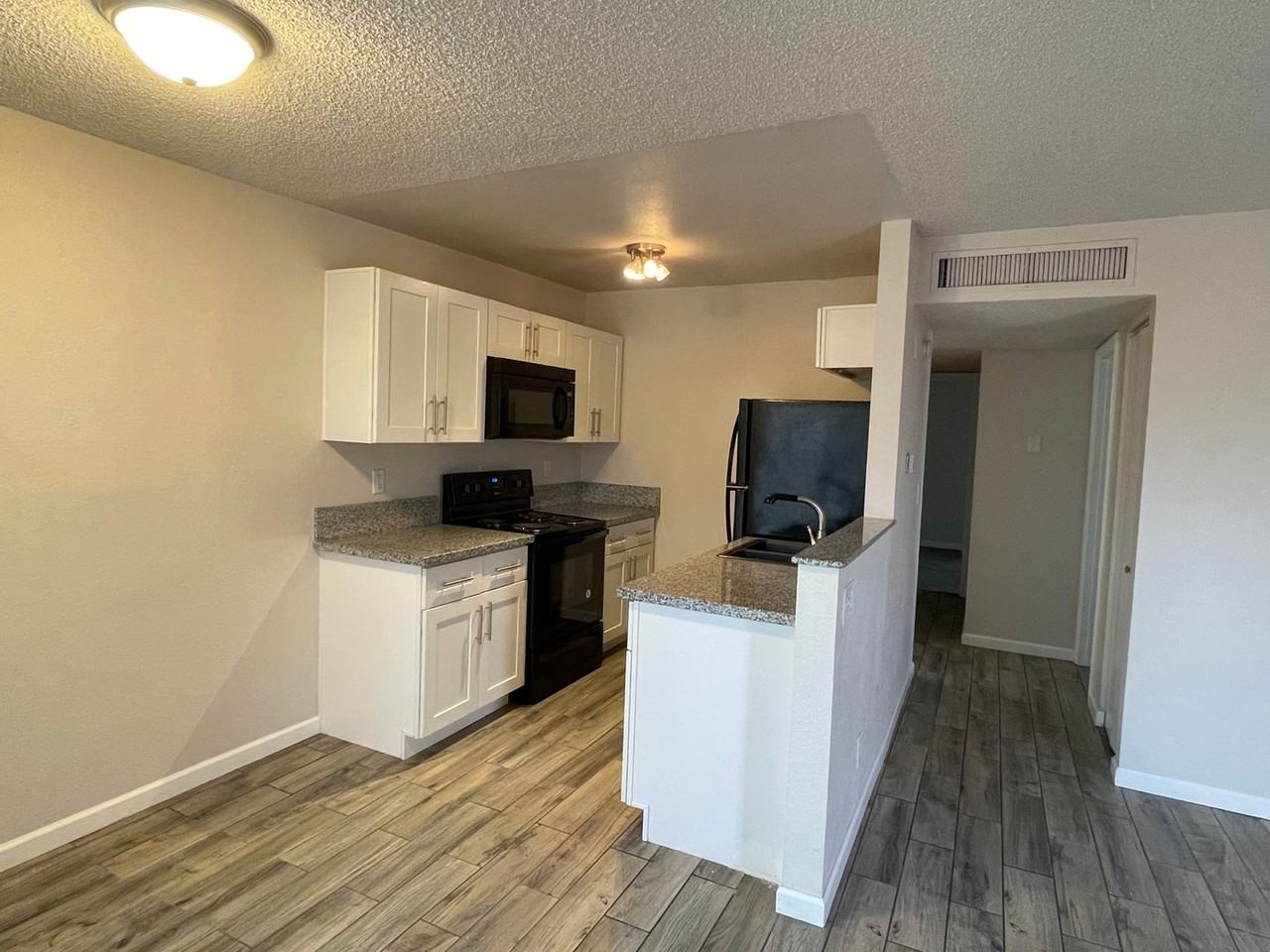 3062 N Edith Blvd - Photo 6 of 10