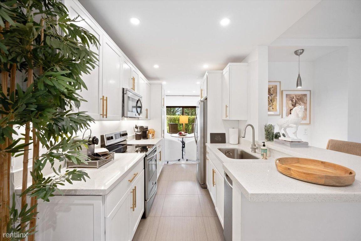 11397 Pond View Dr - Photo 2 of 24