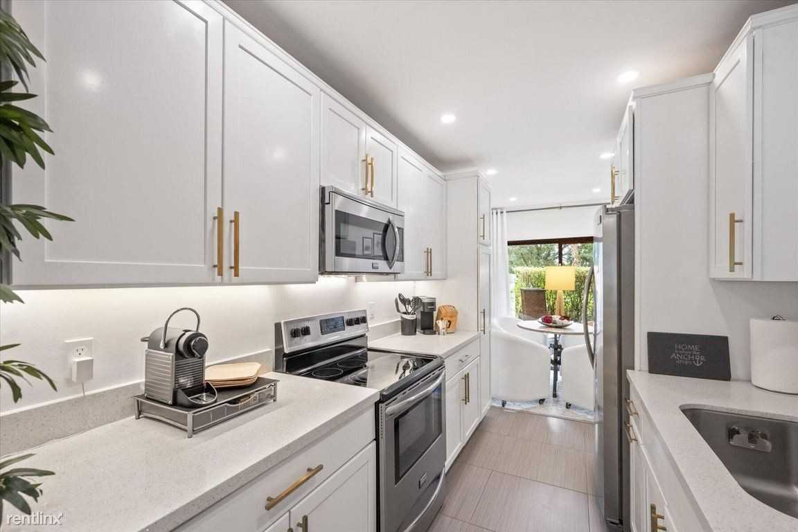 11397 Pond View Dr - Photo 3 of 24