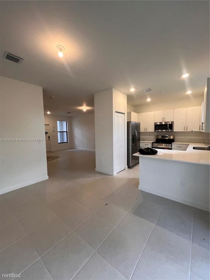 15996 Sw 2nd Pl #15996 - Photo 2 of 16