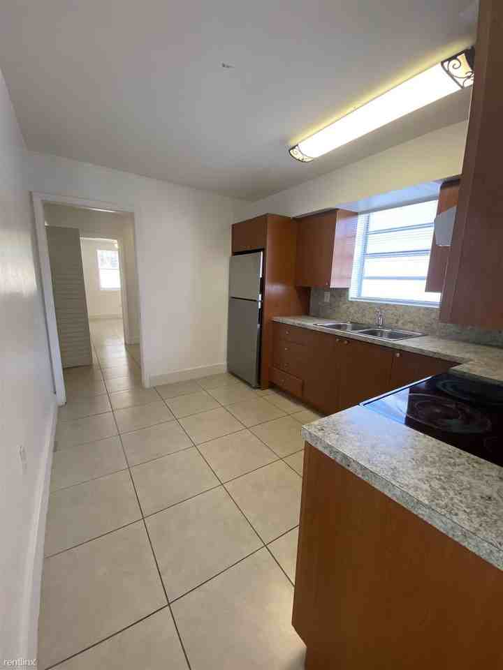 621 Glenn Pkwy - Photo 2 of 16