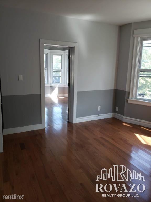 827 S 14th St - Photo 3 of 9