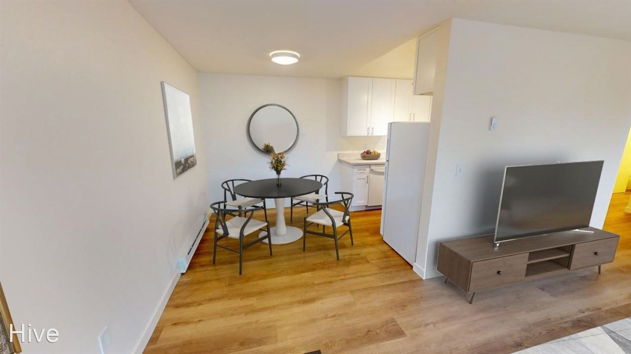 104 N 104th St - Photo 2 of 16