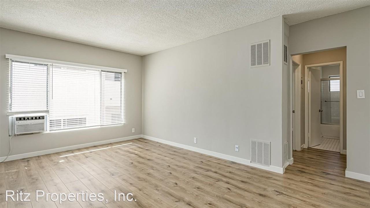 5917 Chula Vista Way - Photo 3 of 9