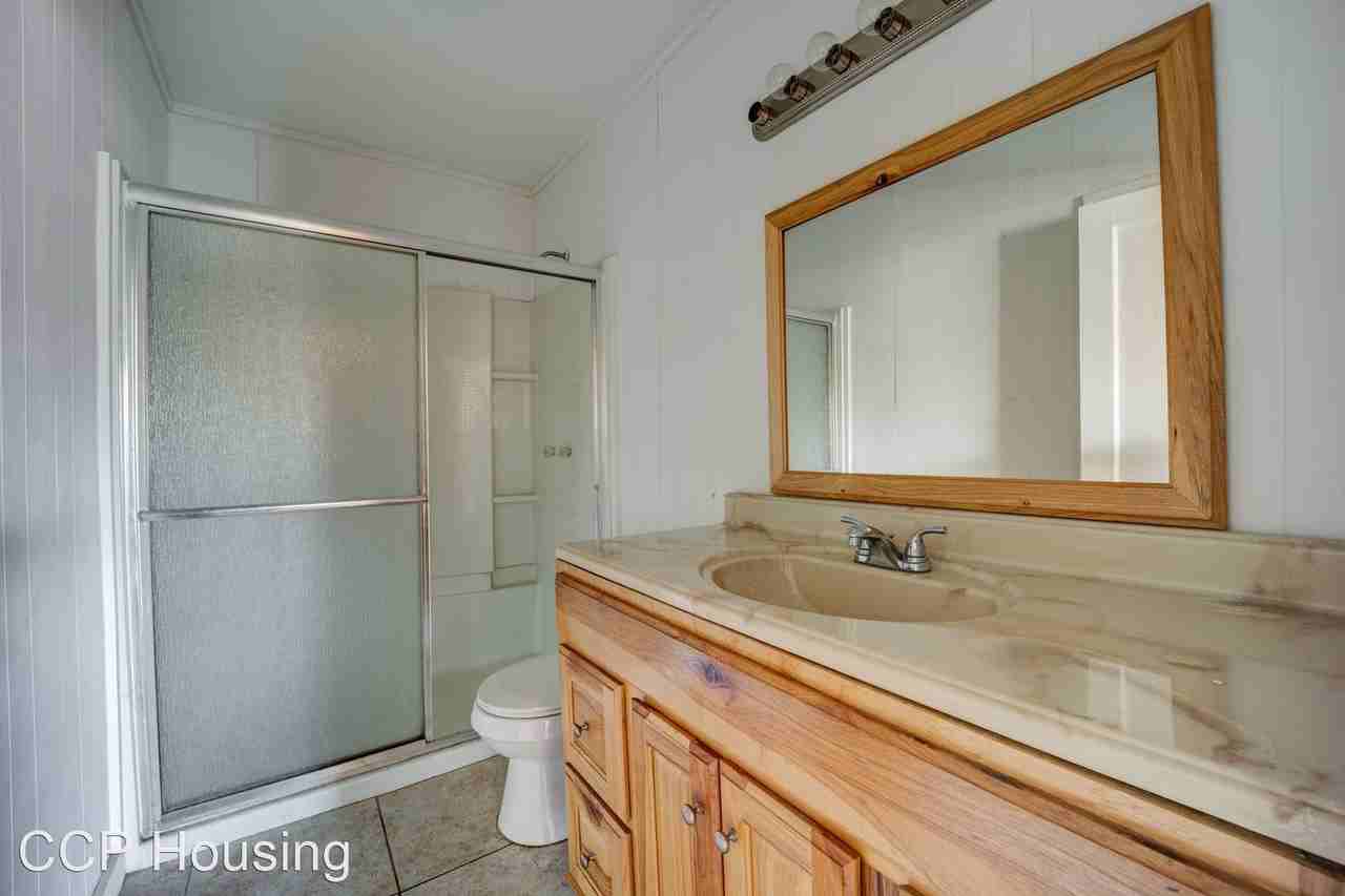 1101 N 44th St - Photo 3 of 20