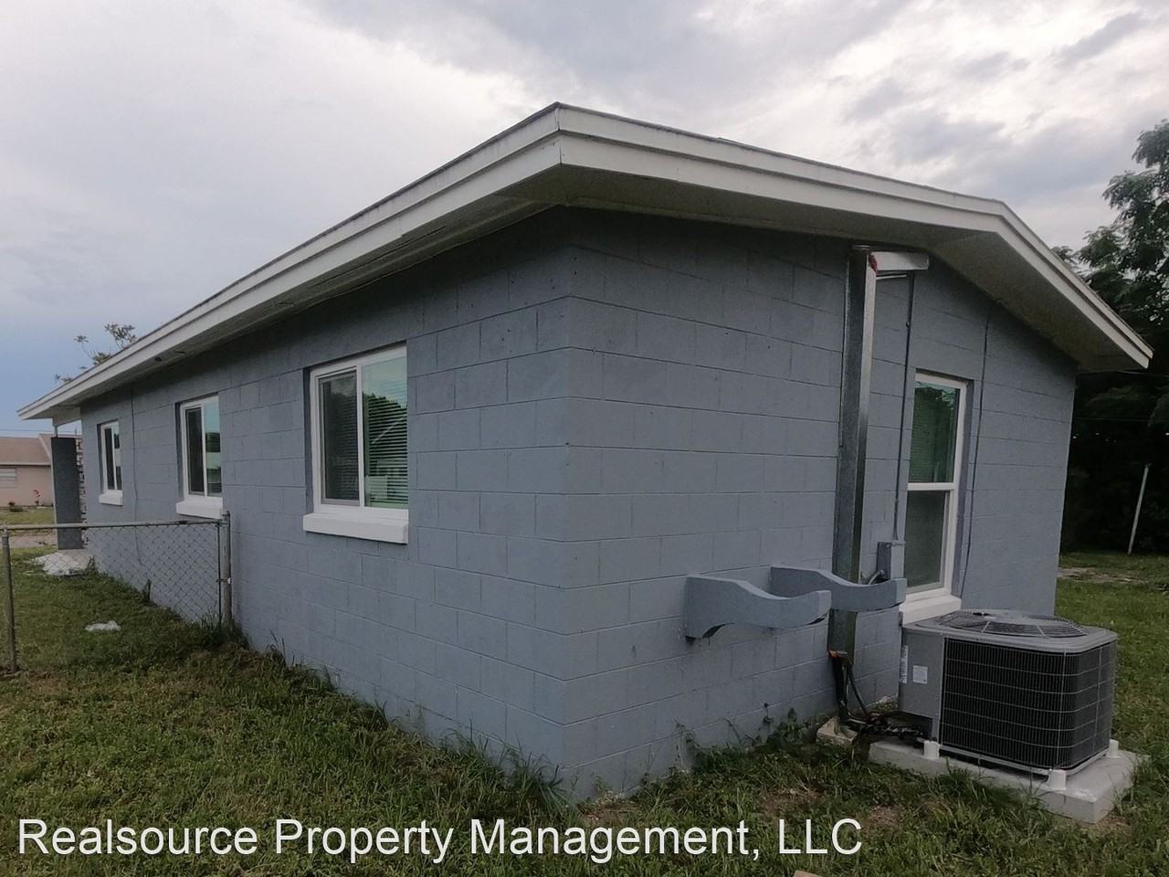 1760 Bahama St - Photo 3 of 14