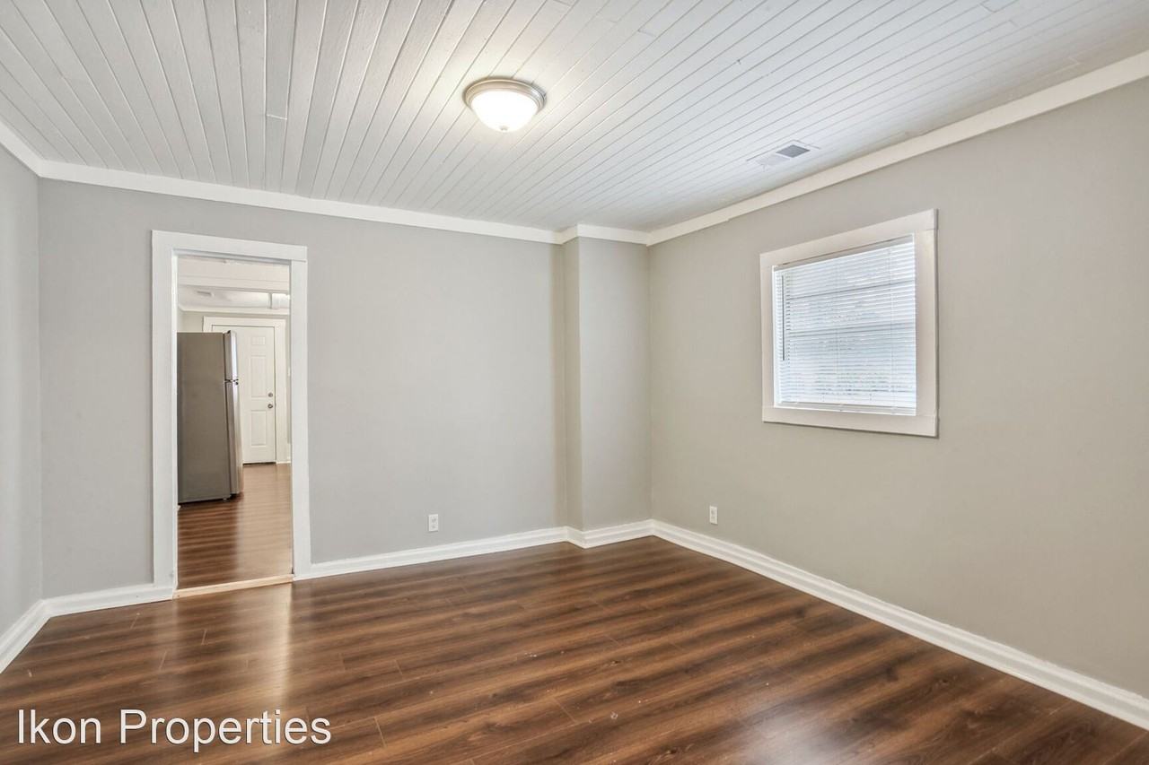 1025 W 47th St - Photo 3 of 14