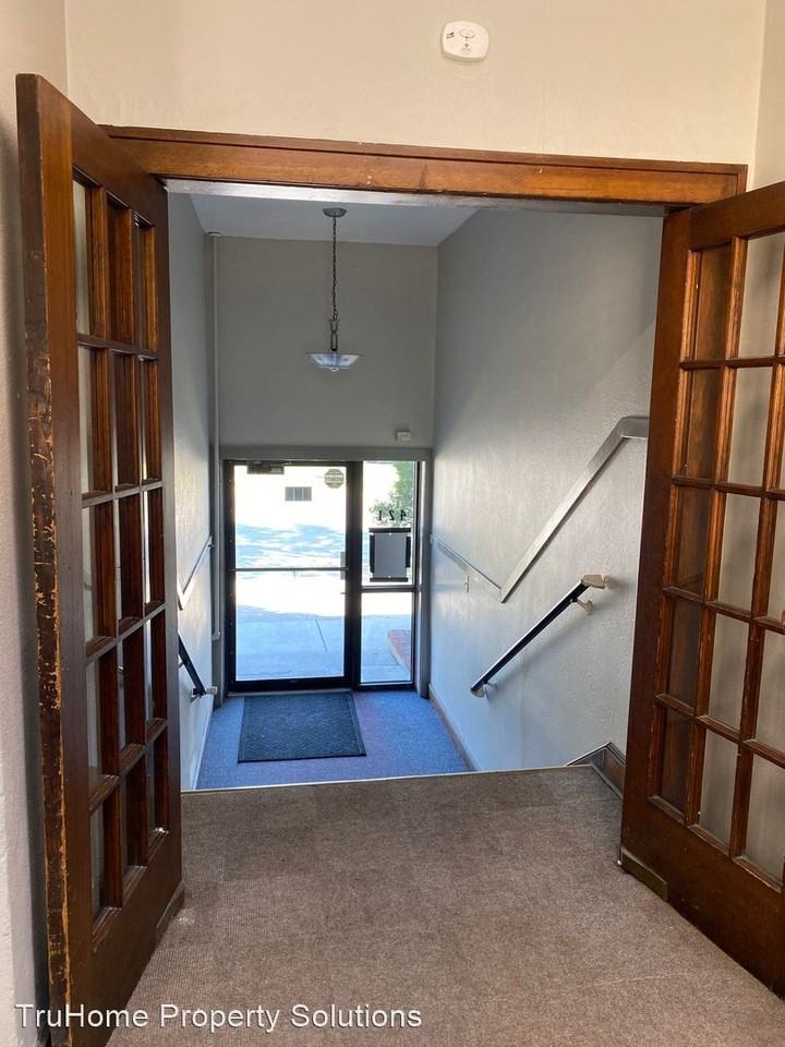 421 1st Ave S. - Photo 3 of 12