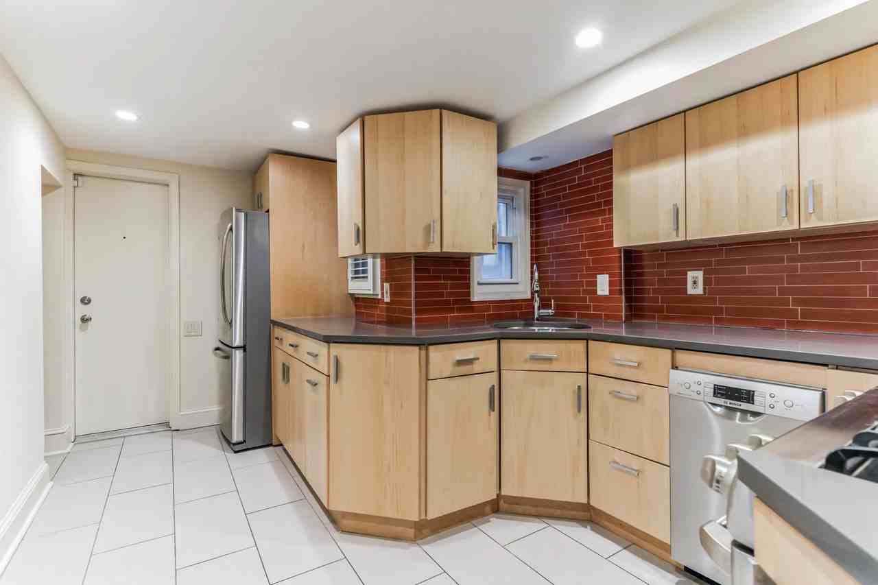 1715 Moravian St - Photo 3 of 26