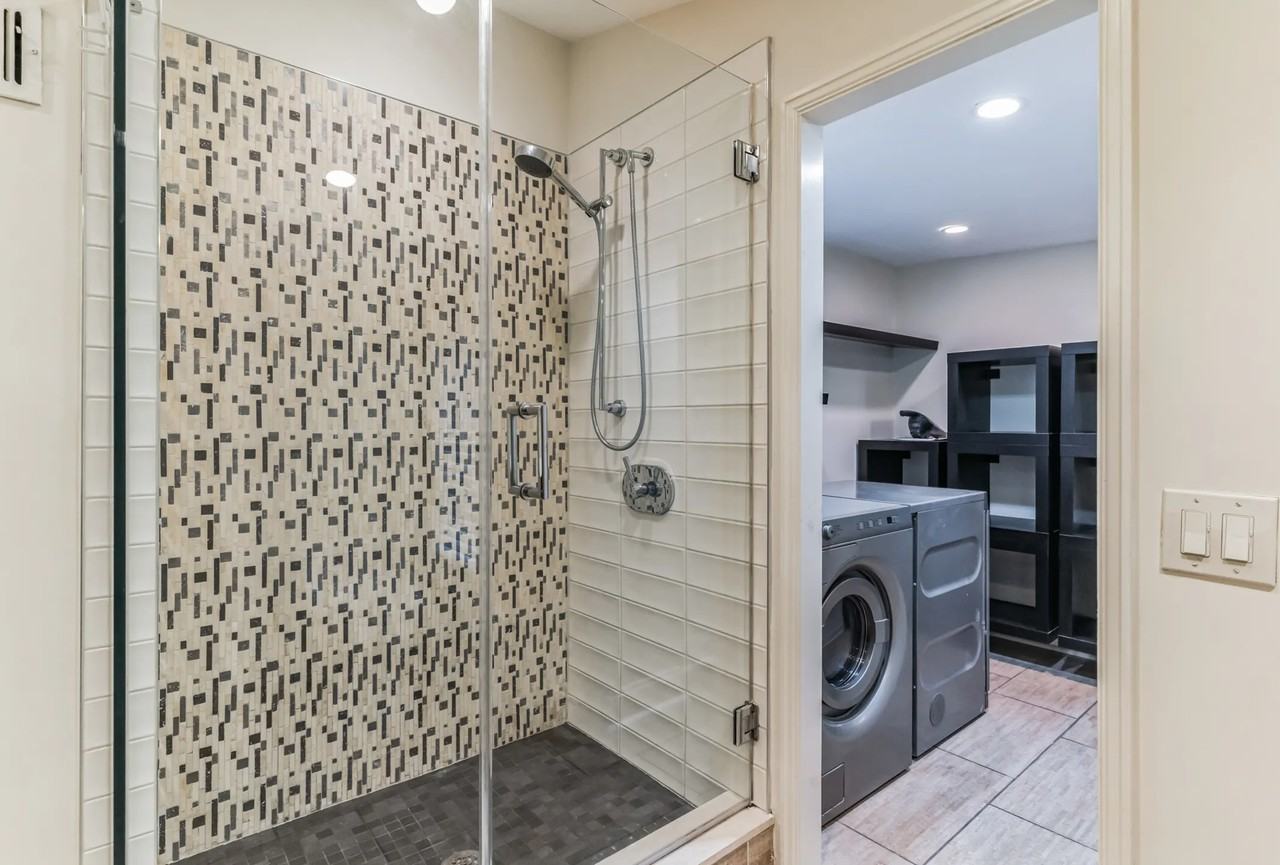 1715 Moravian St - Photo 2 of 26