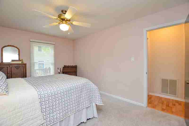 1059 Woodlake Ln - Photo 2 of 42