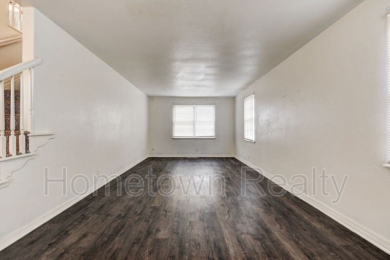 917 Ne 81st St - Photo 3 of 28