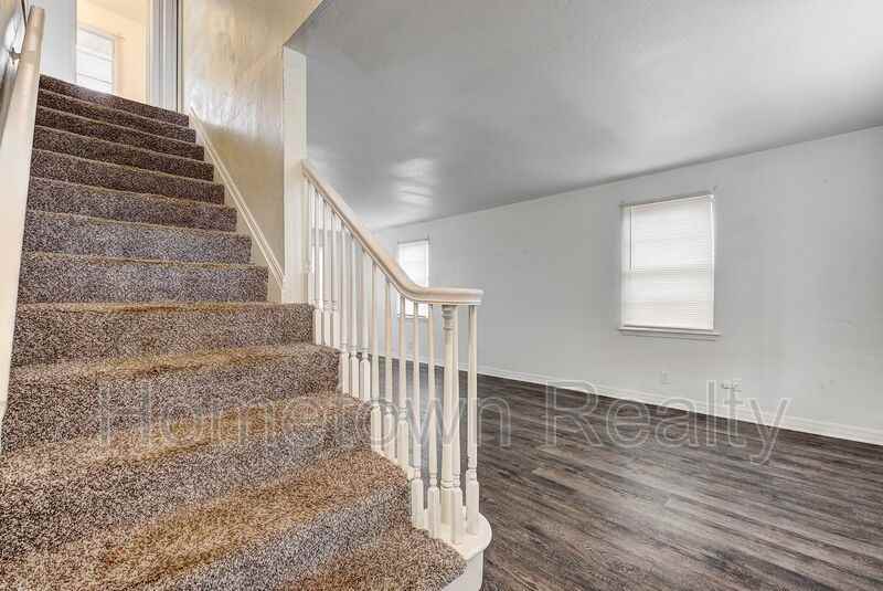 917 Ne 81st St - Photo 4 of 28