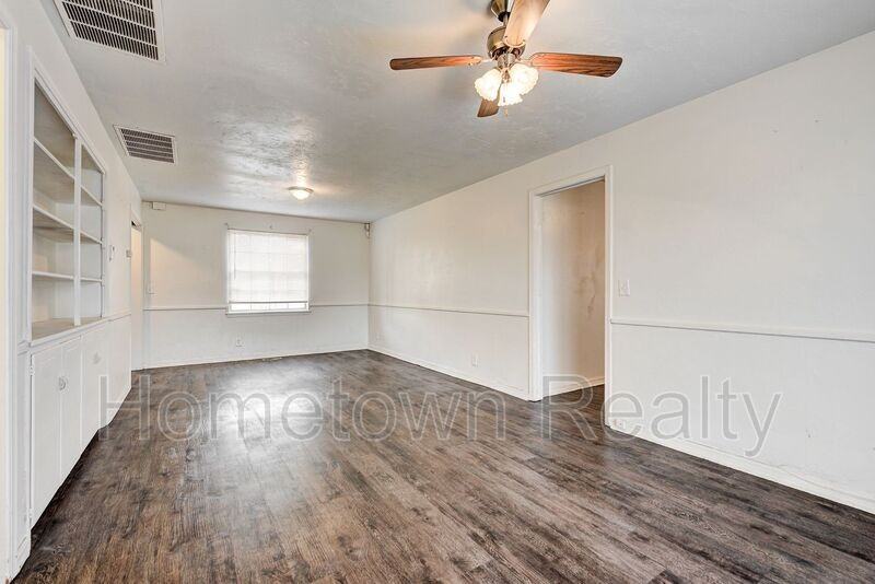 917 Ne 81st St - Photo 7 of 28