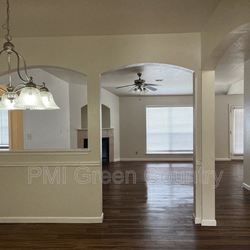 11899 S 269th East Ave - Photo 3 of 22