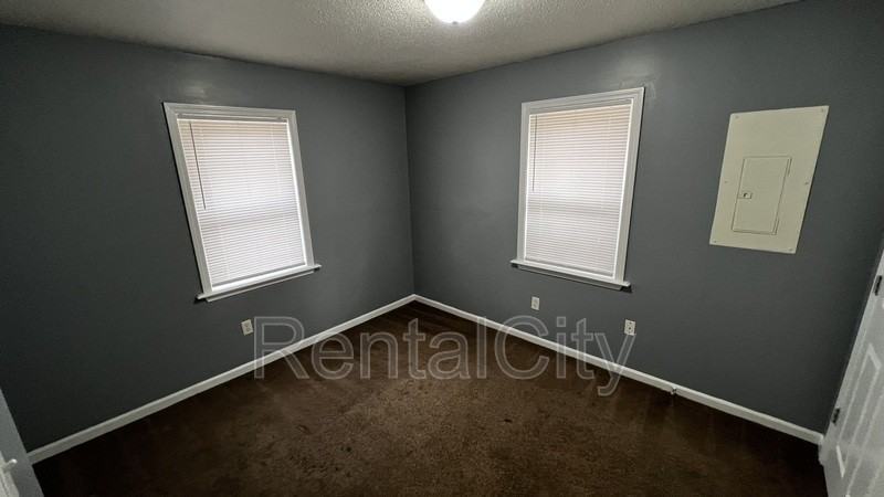 143 Navy Cir - Photo 2 of 12