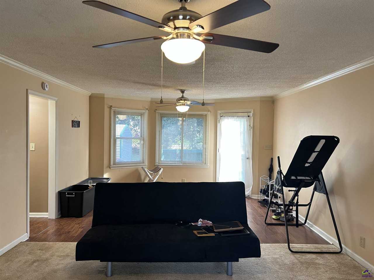 850 Parkview Ct - Photo 3 of 23